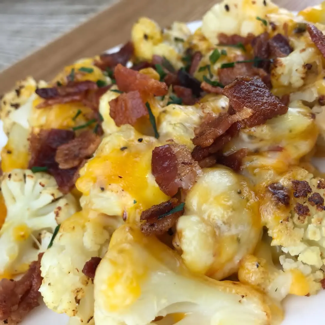 Cheesy cauliflower with bacon