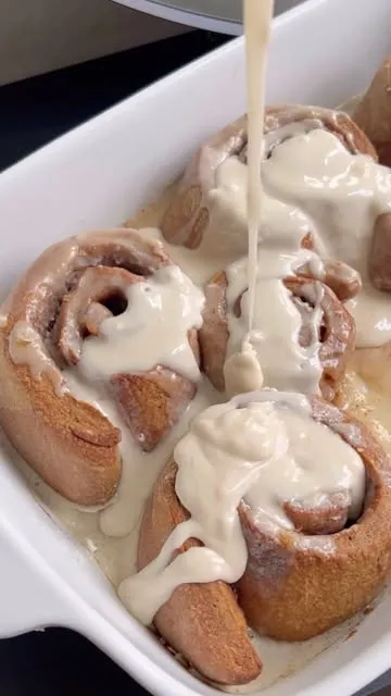Vegan Pumpkin Pie Cinnamon Rolls