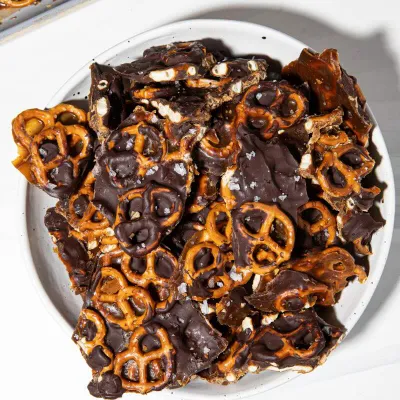 Recipe 'Easy Salted Caramel Pretzel Bark (Gluten Free Option)'