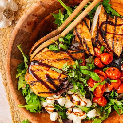 Recipe 'Chicken Caprese Salad'