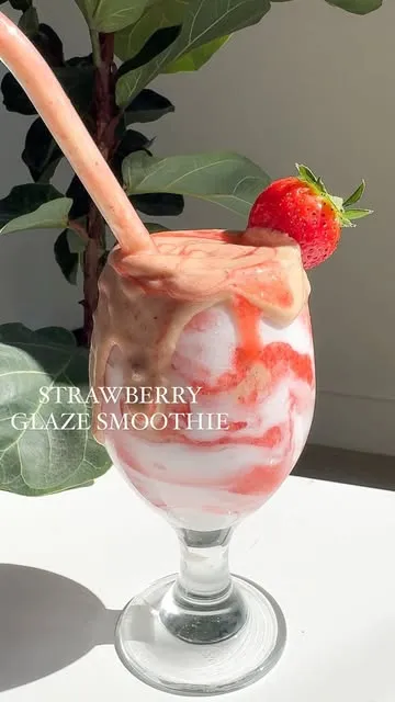 STRAWBERRY GLAZE SMOOTHIE