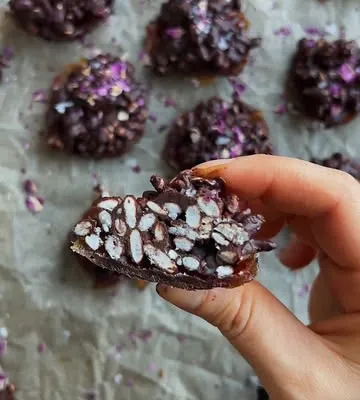 Recipe 'Chocolate Crunch Dates'