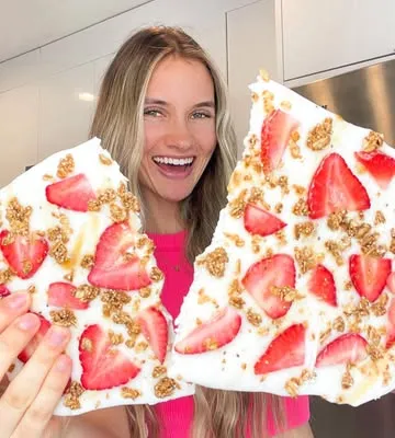 Recipe 'STRAWBERRY FROZEN YOGURT BARK'