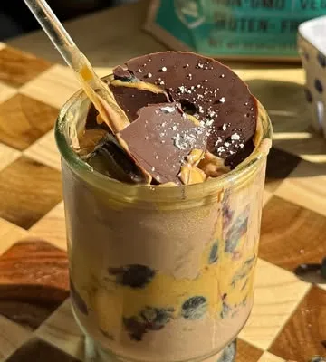 Recipe 'Chocolate PB + Blueberry Protein Parfait with Magic Shell'