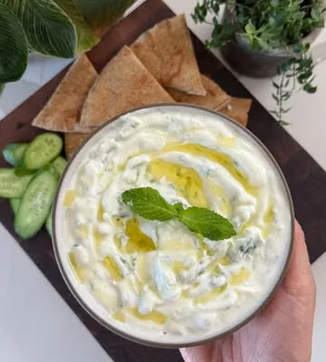 Recipe 'My husband’s favorite tzatziki with warm grilled pita'