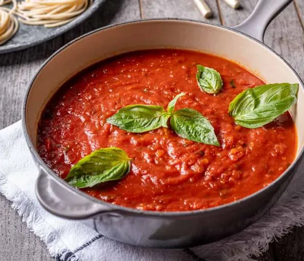 Sugo di Pomodoro (Classic Italian Tomato Sauce Recipe)