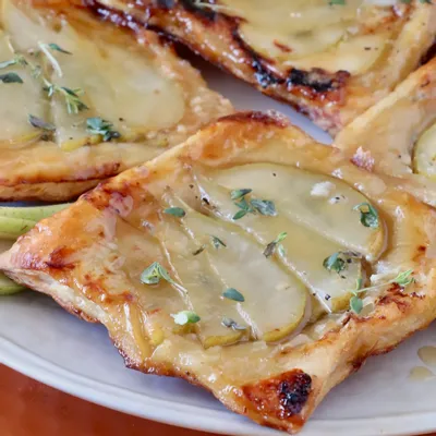 Recipe 'Gorgonzola Pear Puff Pastry Tarts'