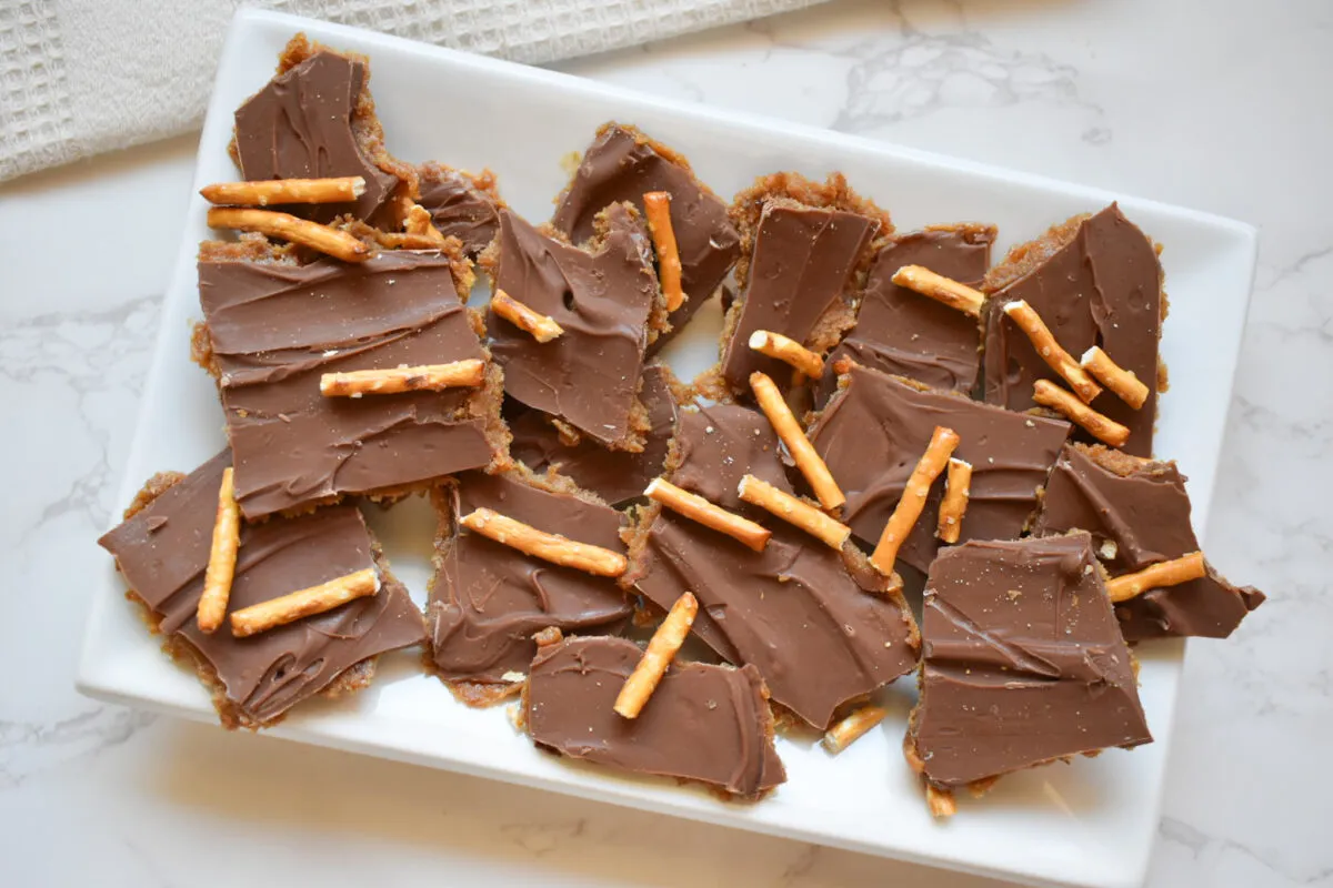 Easy Peanut Butter and Chocolate Date Bark Recipe