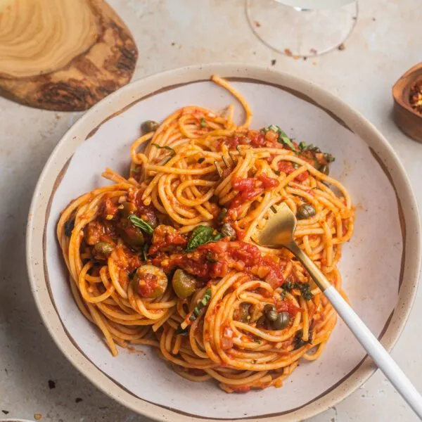 Spaghetti Arrabbiata (Spicy Tomato Pasta)