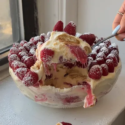 Recipe 'Rhubarb & Custard Trifle'