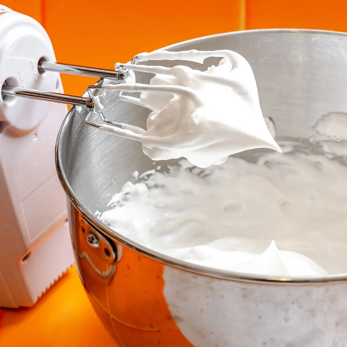 Foolproof Vegan Marshmallow Fluff (4 Ingredients)
