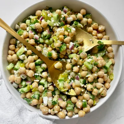 Recipe 'Lemony Chickpea Crunch Jar Salad'