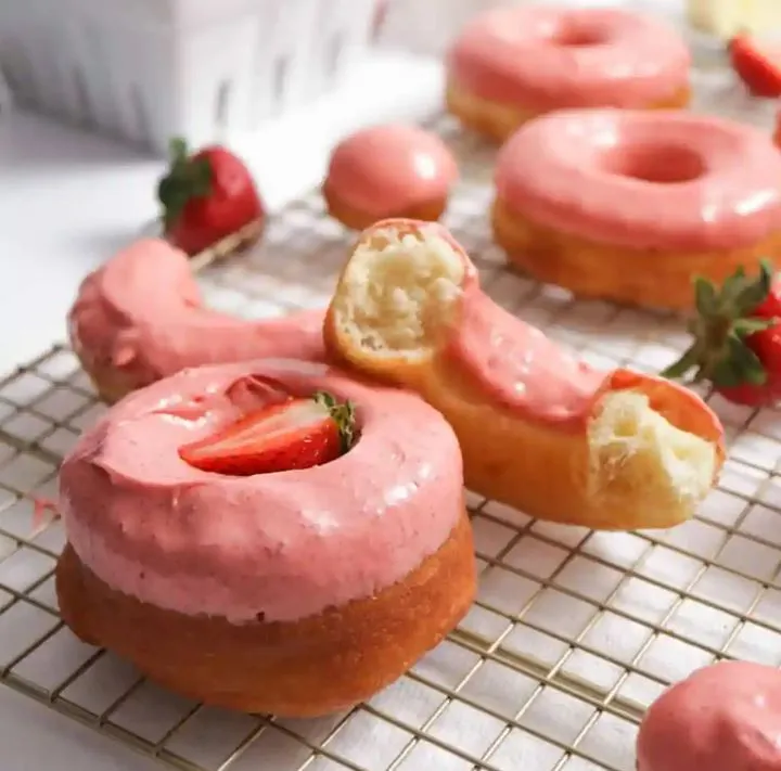 strawberry cream donuts (small batch)