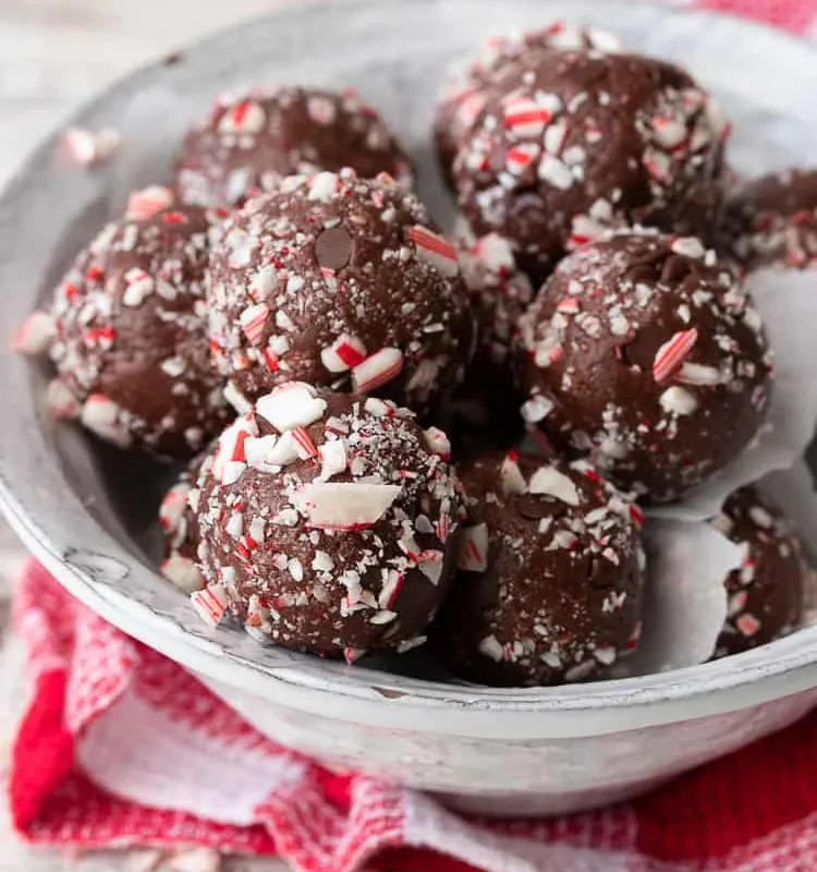 No Bake Chocolate Peppermint Protein Balls