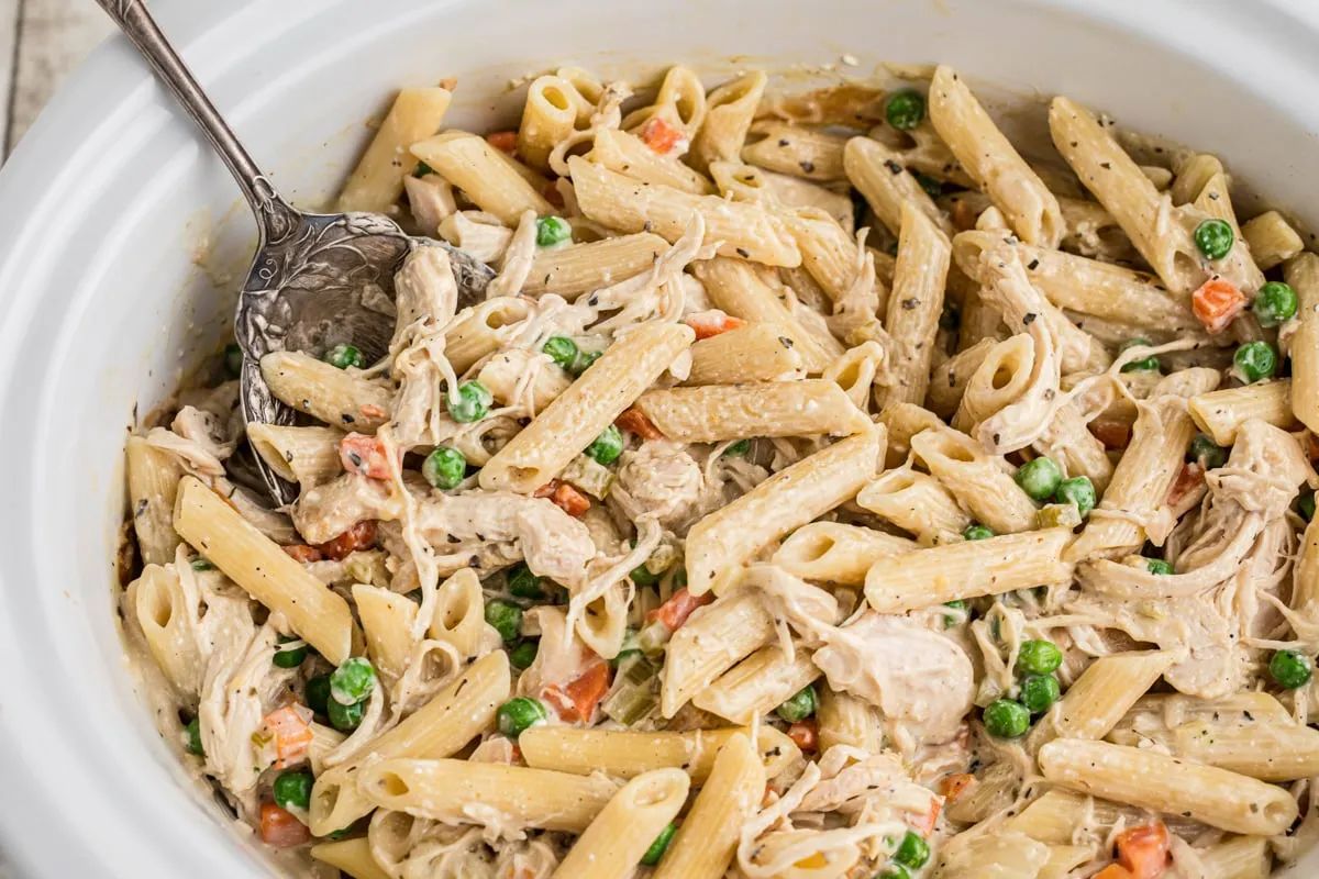Slow Cooker Chicken Pot Pie Pasta