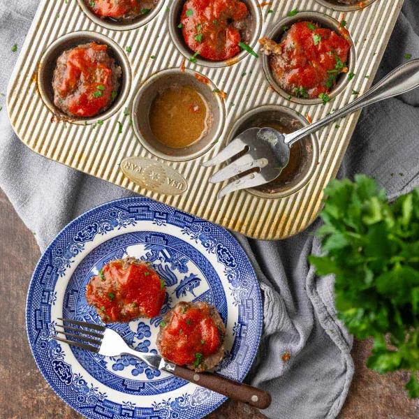 Muffin Tin Mini Meatloaves with Ketchup Topping