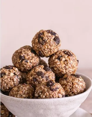 Recipe 'NO-BAKE OATMEAL RAISIN PROTEIN COOKIE DOUGH BITES '