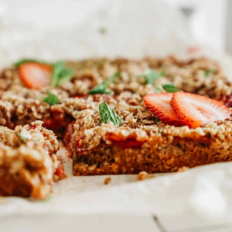 Vegan Strawberry Crumble Bars