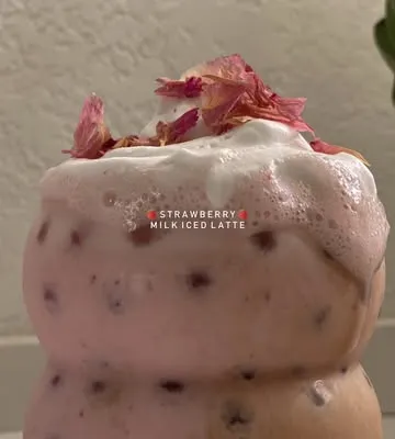 Recipe 'Strawberry Milk Iced Latte'