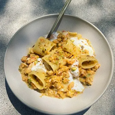 Recipe 'Spicy Scampi with Burrata and Pistachios'