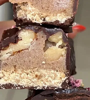 Recipe 'WALNUT CARAMEL BARS'