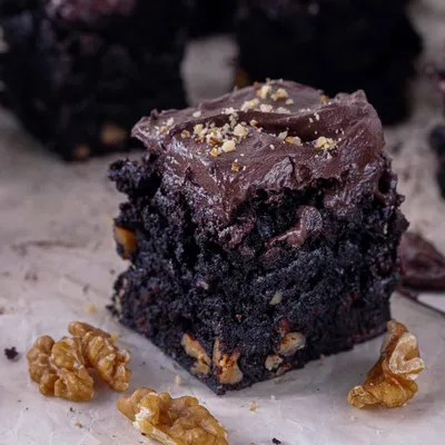 Recipe 'Frosted Chocolate Walnut Brownies'
