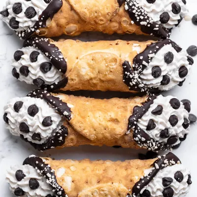 Recipe 'Ginger Honey Cannolis'