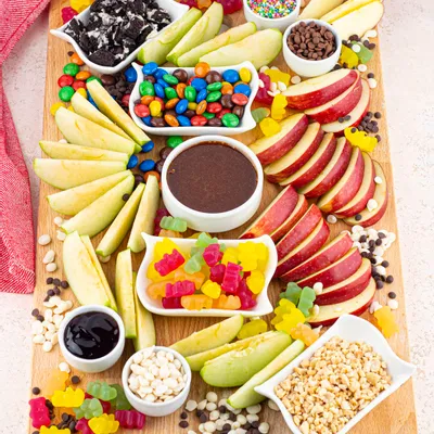 Recipe 'Caramel Apple Charcuterie Board'
