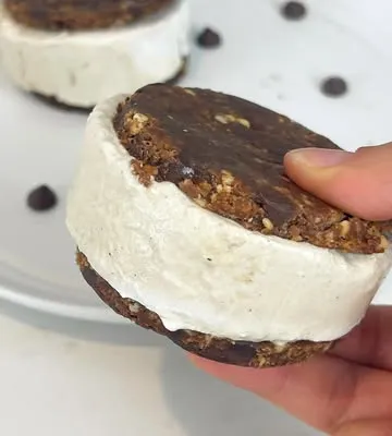 Recipe 'PROTEIN ICE CREAM SANDWICHES🤤 (dairy and gluten free)'