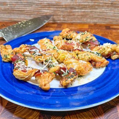 Recipe 'Garlic Parmasan Bacon Twists'