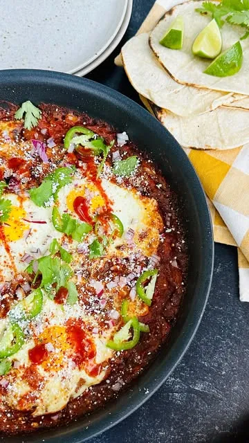 One-Pot Shakshuka in Ingenio Pan