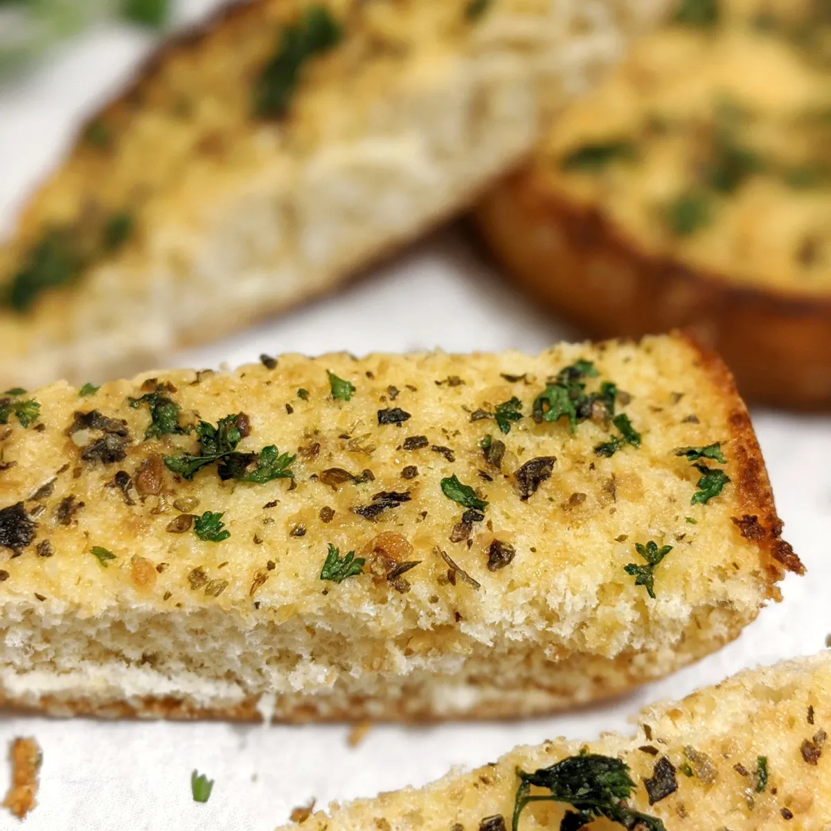Quick and Easy Hamburger Bun Garlic Bread