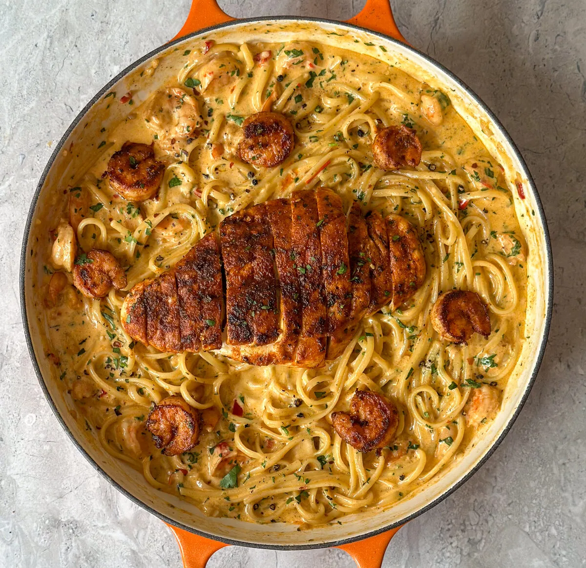The Best Alfredo pasta with chicken and shrimp