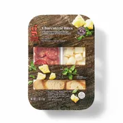 Good & Gather Charcuterie Uncured Hot Calabrese, Asiago Cheese Cubes & Crostini Crackers Bites