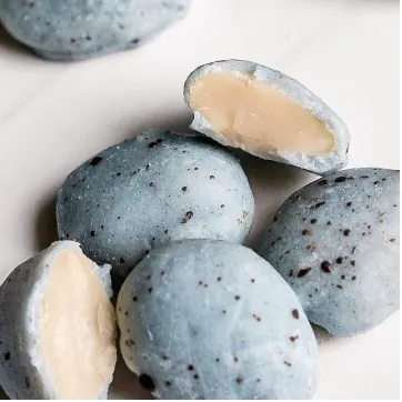 Recipe 'Robin's Egg White Chocolate Covered Almonds (vegan + dye-free!)'