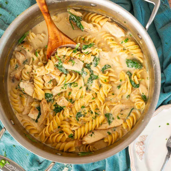 One Pot Chicken Alfredo Pasta with Spinach