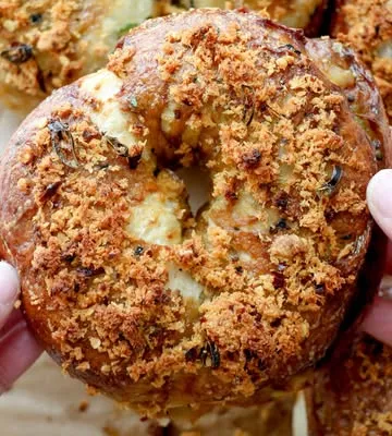 Recipe 'Vada Pav Bagel'