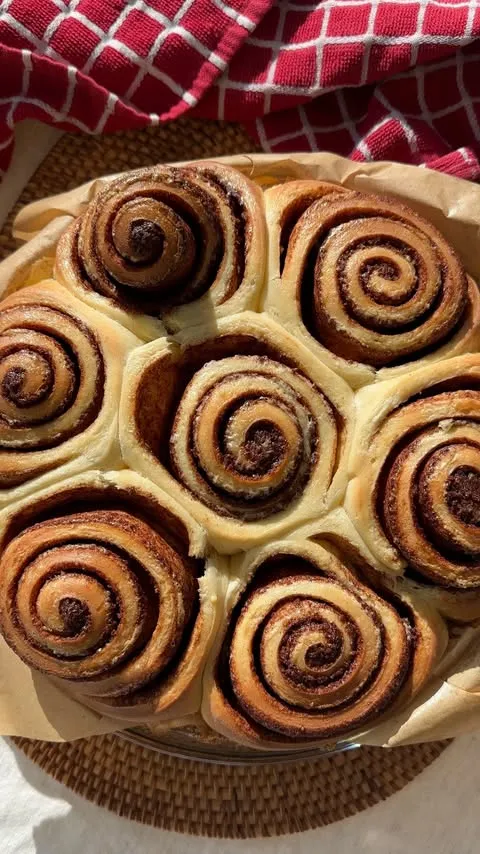 Gingerbread Cinnamon Rolls