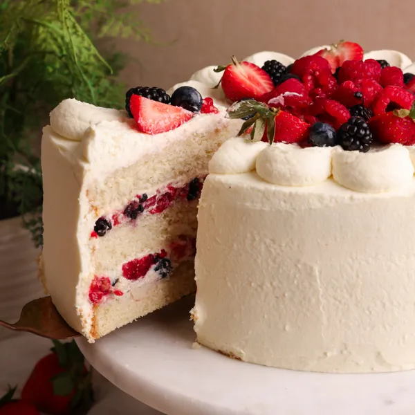 BERRY CHANTILLY CAKE