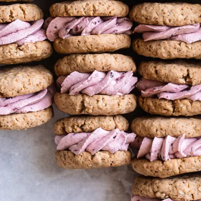 Recipe 'Blackberry Cream Oatmeal Sandwich Cookies'