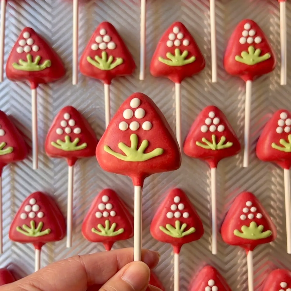 Starbucks Copycat Strawberry And Cream Cake Pops