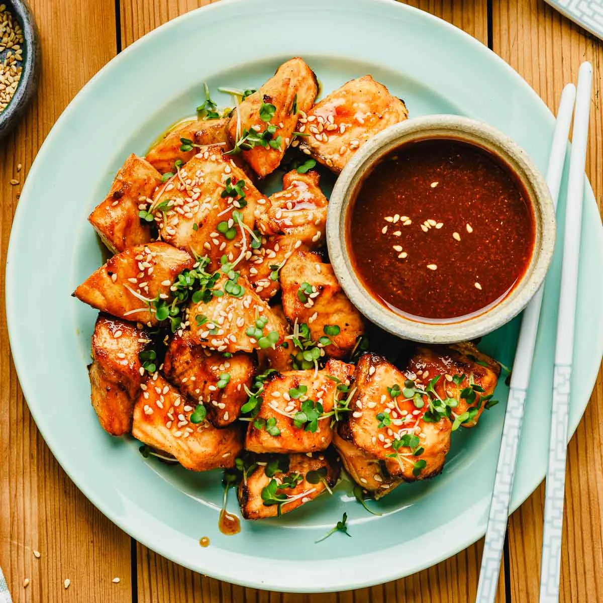 Honey sriracha salmon bites