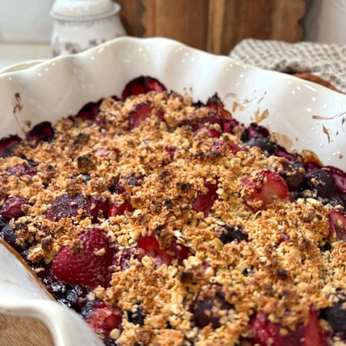 High-Protein Berry Crumble with Greek Yogurt