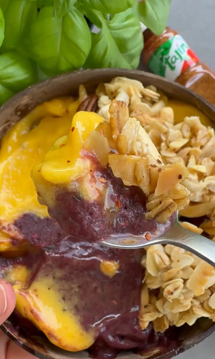 Spiced Mango Açaí Bowl