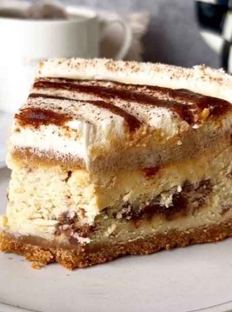 Cinnamon Roll Cheesecake