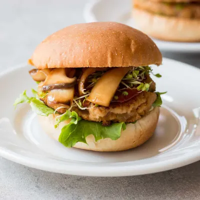 Recipe 'Vegan Soy Burger with Teriyaki Mushrooms'
