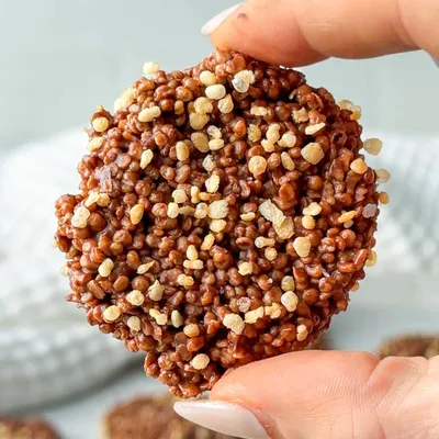 Recipe '2-Ingredient Chocolate Quinoa Crisps (Undercover Dupe)'