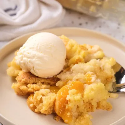 Recipe 'Homemade Peach Cobbler Made with Cake Mix'