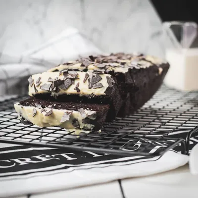 Recipe 'Chocolate Buttermilk Loaf Cake with White Chocolate Glaze'