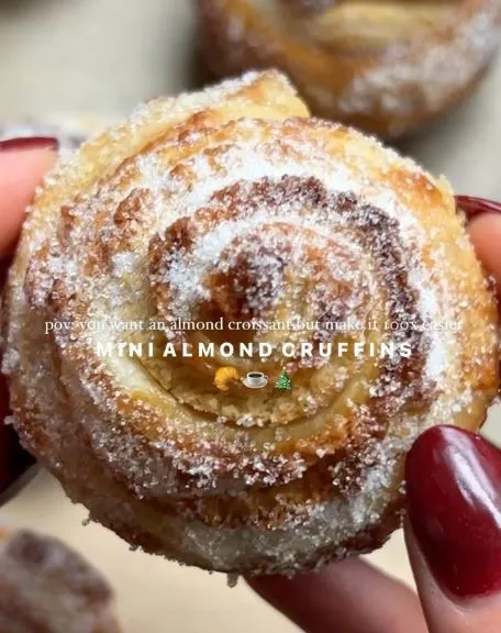 MINI ALMOND CRUFFINS